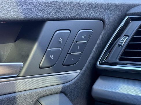 Used 2025 Audi Q5 2.0T Premium w/ Convenience Plus Package image 16