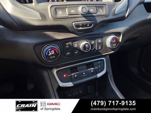 Used 2024 GMC Terrain SLE w/ Driver Convenience Package FWD image 19