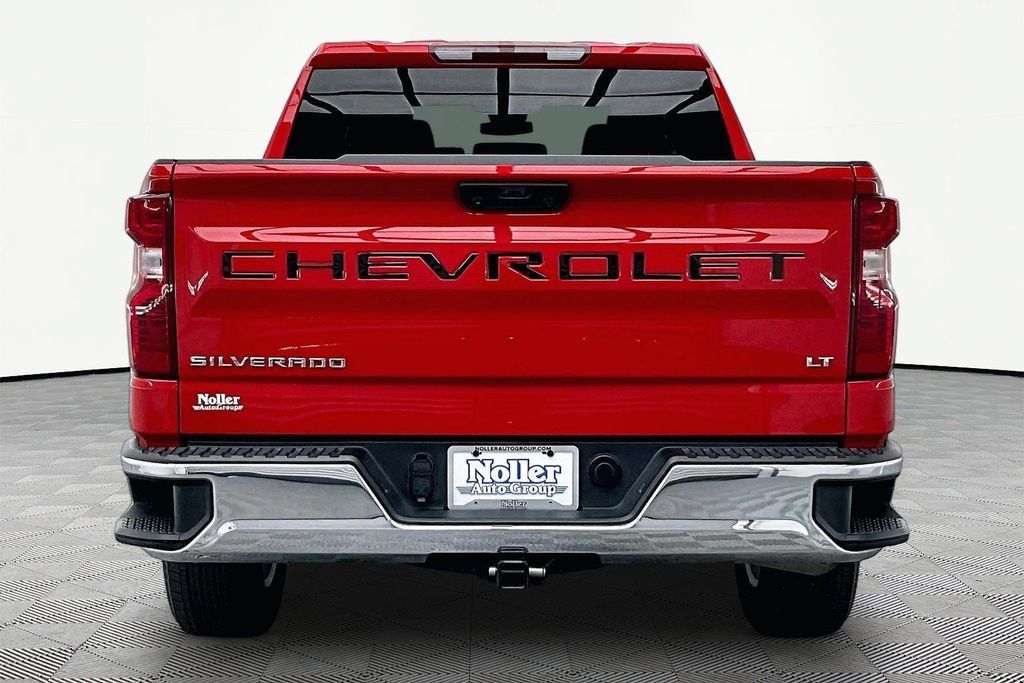 Used 2023 Chevrolet Silverado 1500 LT AWD/4WD image 4