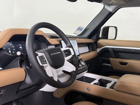 Used 2025 Land Rover Defender 110 S image 5