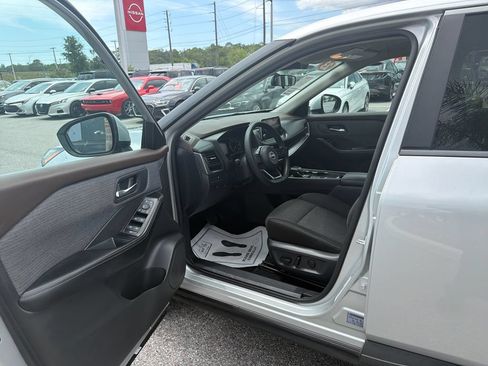 Used 2023 Nissan Rogue SV FWD image 16