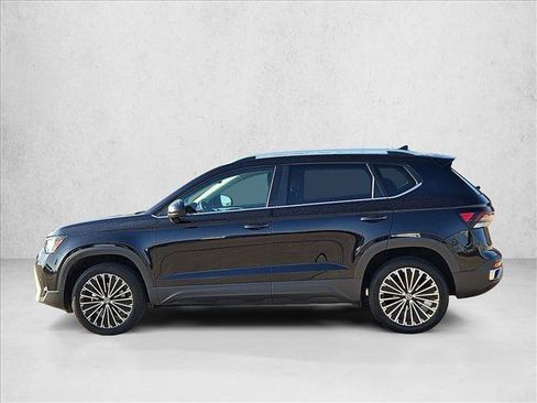Used 2025 Volkswagen Taos SE FWD image 9