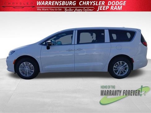 New 2026 Chrysler Pacifica Select image 6