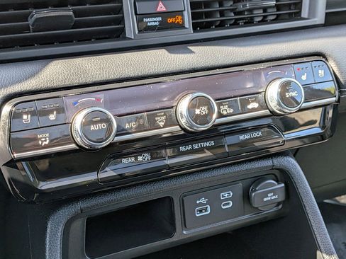 Certified 2025 Honda Pilot Elite image 20