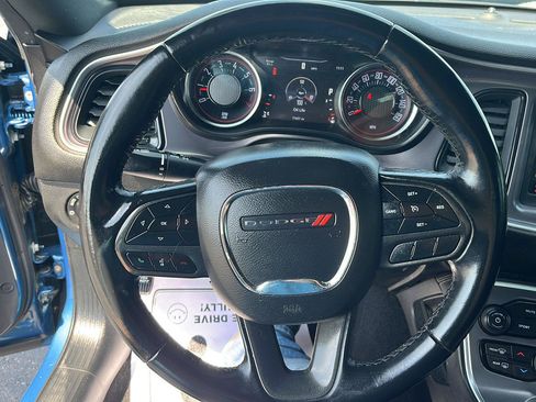 Used 2021 Dodge Challenger SXT w/ Driver Convenience Group RWD image 10