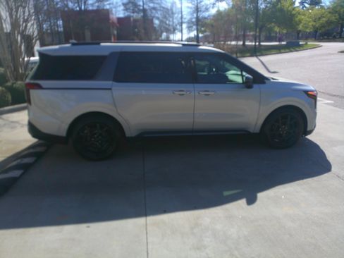 Used 2025 Kia Carnival SX Prestige image 14