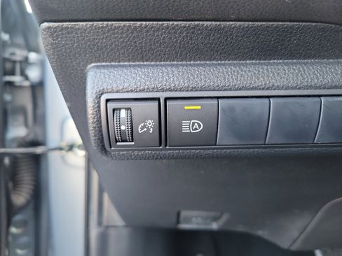 Used 2020 Toyota Corolla SE image 21