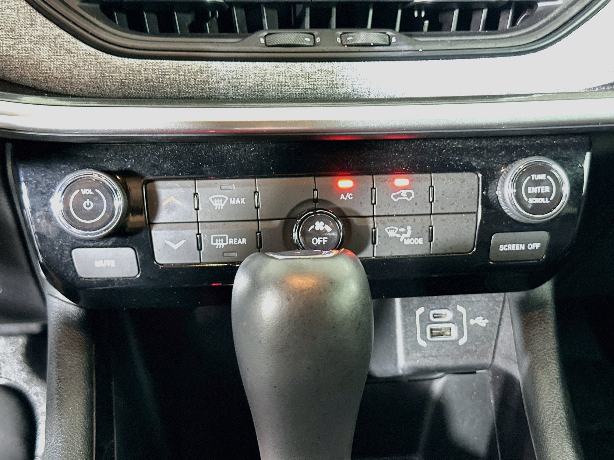Used 2024 Jeep Compass Latitude AWD/4WD image 24