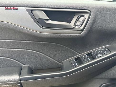 Used 2025 Ford Escape Active AWD/4WD image 19