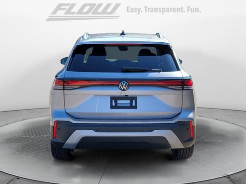 New 2025 Volkswagen Tiguan SE image 6