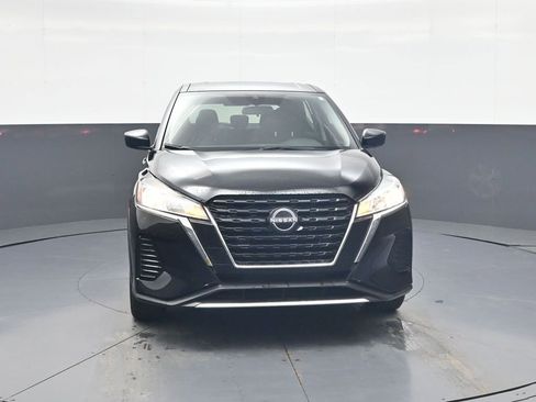 Used 2025 Nissan Kicks Play S image 2