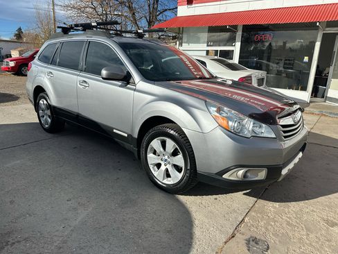 Used 2011 Subaru Outback 2.5i Limited w/ PWR Moonroof Pkg image 4