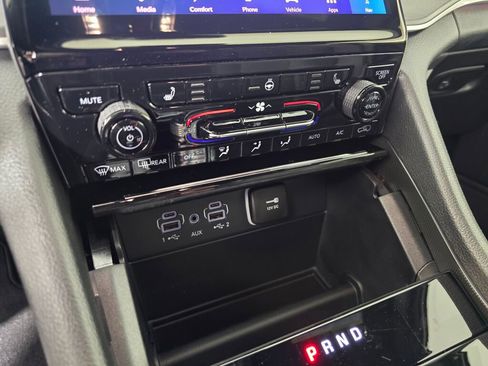 New 2025 Jeep Grand Cherokee Limited w/ Black Appearance Package image 23