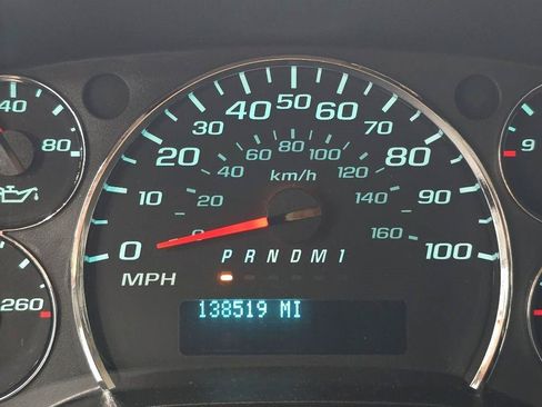 Used 2017 Chevrolet Express 2500 Extended RWD image 21
