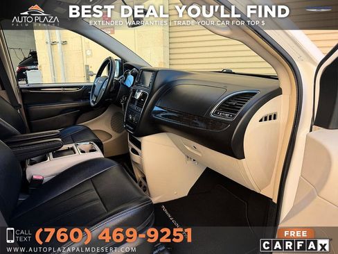 Used 2015 Chrysler Town & Country Touring FWD image 32