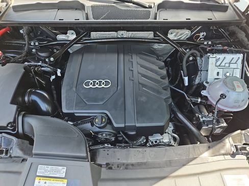 Certified 2025 Audi Q5 2.0T Premium Plus w/ Premium Plus Package AWD/4WD image 39