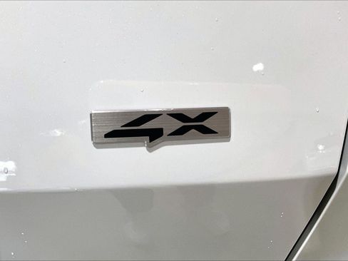 Used 2025 Kia Sportage SX image 9