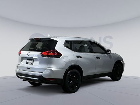 Used 2018 Nissan Rogue S image 16