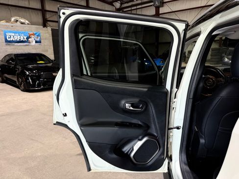 Used 2018 Jeep Renegade Limited w/ UConnect 8.4 Nav Group FWD image 15