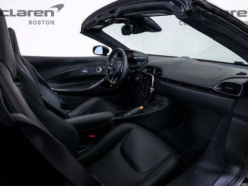 Used 2025 McLaren Artura Spider RWD image 18