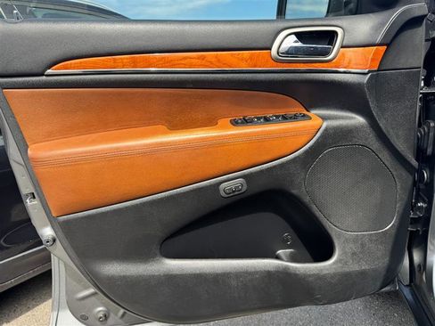 Used 2013 Jeep Grand Cherokee Overland image 27