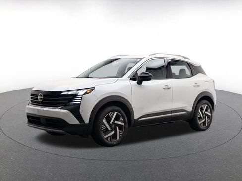 Used 2026 Nissan Kicks SV w/ Cold Weather Package FWD image 3
