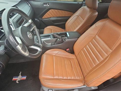 Used 2010 Ford Mustang Convertible image 16