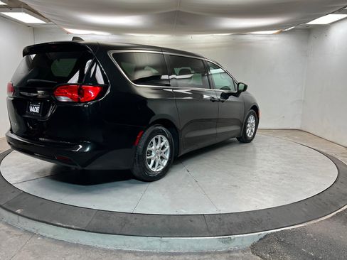 Certified 2023 Chrysler Voyager LX image 5