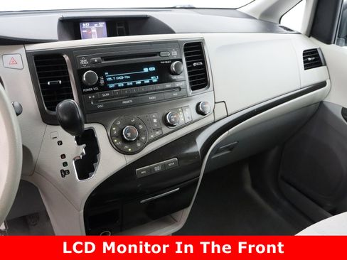 Used 2011 Toyota Sienna LE image 16