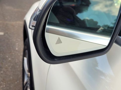 Used 2022 Mercedes-Benz GLC 300 w/ Multimedia Package Lite image 14