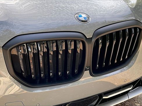 Used 2025 BMW X5 xDrive40i w/ M Sport Package image 30