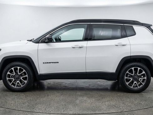 Used 2025 Jeep Compass Trailhawk AWD/4WD image 4
