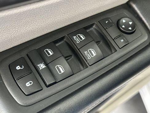 Used 2022 Chrysler Pacifica Touring-L FWD image 14