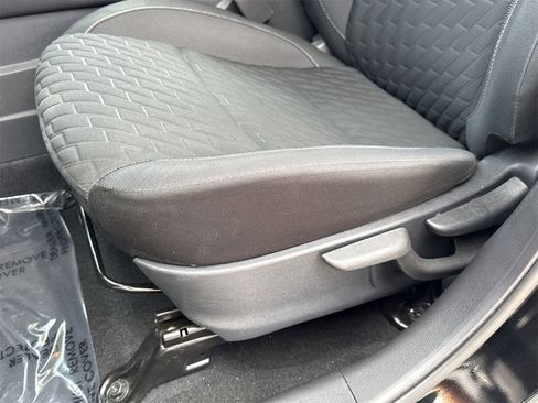 Used 2021 Nissan Kicks SV image 33