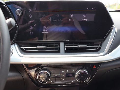 Used 2024 Chevrolet Trax LT FWD image 16