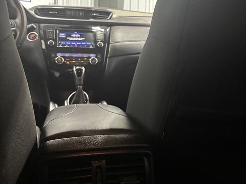 Used 2019 Nissan Rogue SV AWD/4WD image 29
