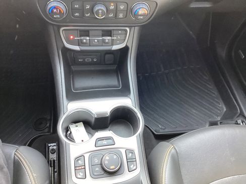 Used 2022 GMC Terrain AT4 w/ Infotainment Package II image 22