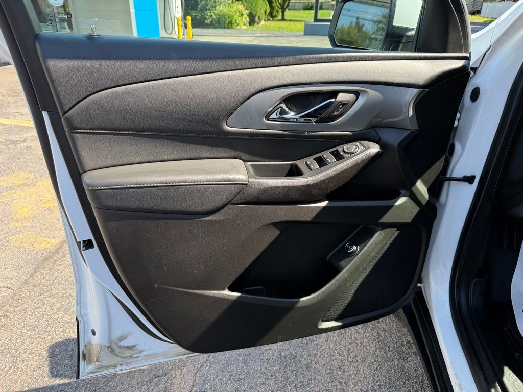 Used 2021 Chevrolet Traverse LT AWD/4WD image 15