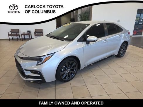 Used 2025 Toyota Corolla SE FWD image 3
