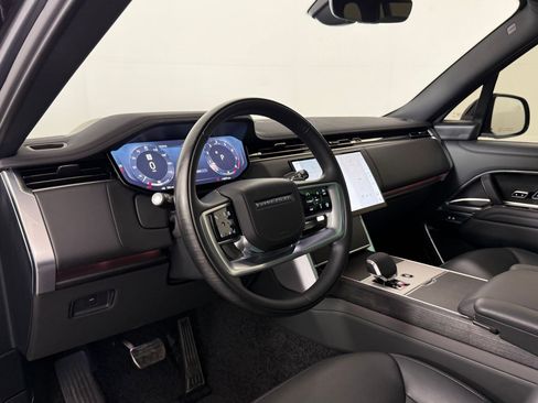 Used 2025 Land Rover Range Rover Long Wheelbase SE AWD/4WD image 4