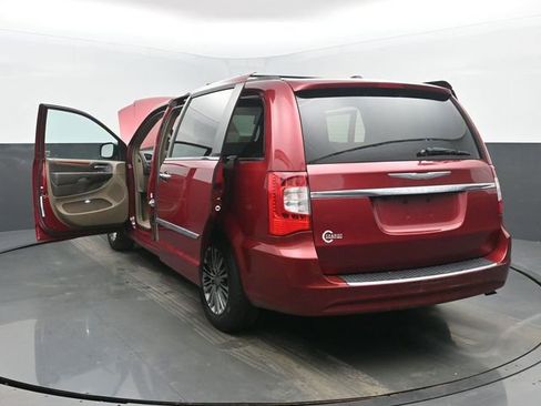 Used 2014 Chrysler Town & Country Touring-L w/ Driver Convenience Group image 56