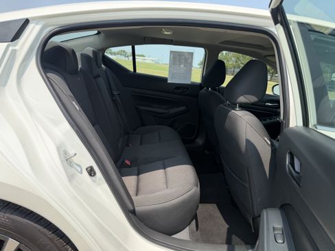 Used 2024 Nissan Altima 2.5 SV w/ SV Premium Package FWD image 18