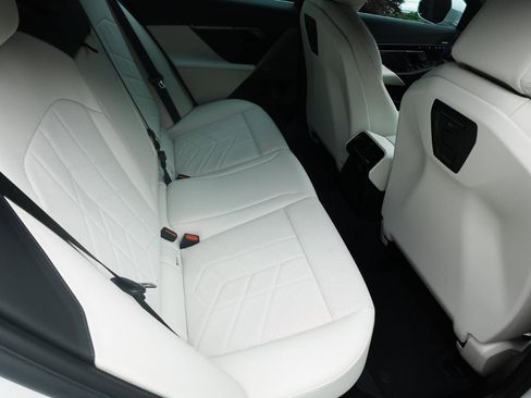 Used 2025 BMW 530i xDrive AWD/4WD image 16