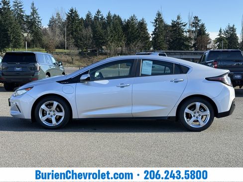 Used 2017 Chevrolet Volt LT image 2