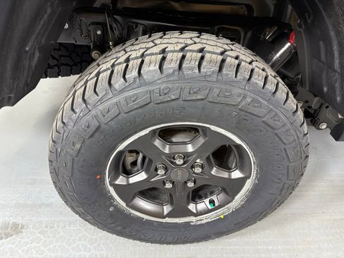 Used 2023 Jeep Gladiator Rubicon w/ Cold Weather Group image 10