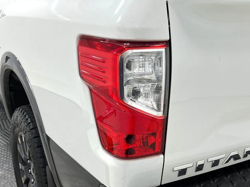 Used 2017 Nissan Titan PRO-4X AWD/4WD image 35