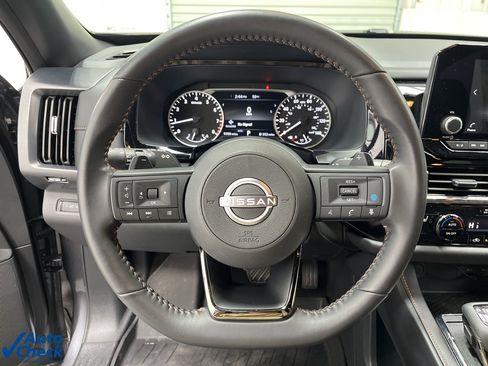 Used 2025 Nissan Pathfinder Rock Creek image 13
