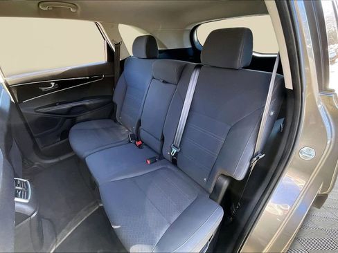 Used 2018 Kia Sorento L image 16