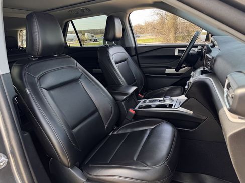 Used 2023 Ford Explorer XLT w/ Equipment Group 202A image 28