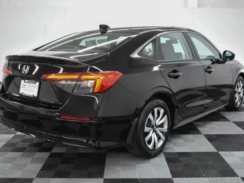 Used 2022 Honda Civic LX image 9
